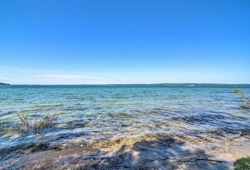Pet Friendly Charlevoix Cabin: Walk To Lakefront!