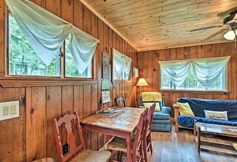 Pet Friendly Charlevoix Cabin: Walk To Lakefront!