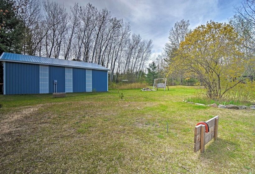 Pet Friendly Charlevoix Cabin: Walk To Lakefront!