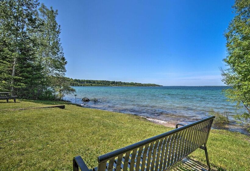 Pet Friendly Charlevoix Cabin: Walk To Lakefront!