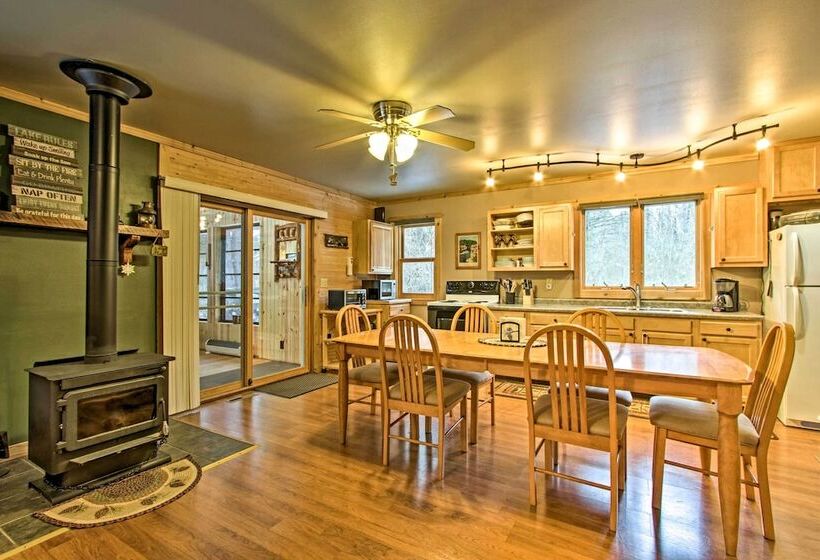 Cabin W/ Kayaks Situated On The Wisconsin River!