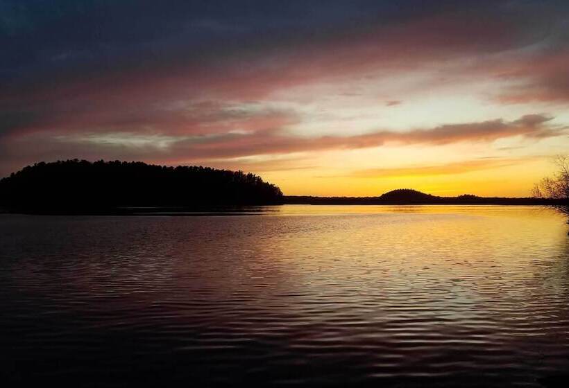 Cabin W/ Kayaks Situated On The Wisconsin River!