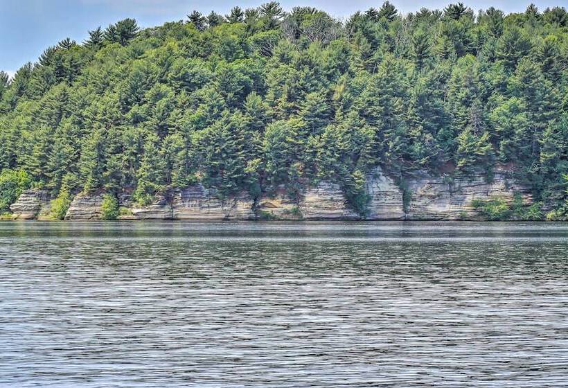 Cabin W/ Kayaks Situated On The Wisconsin River!