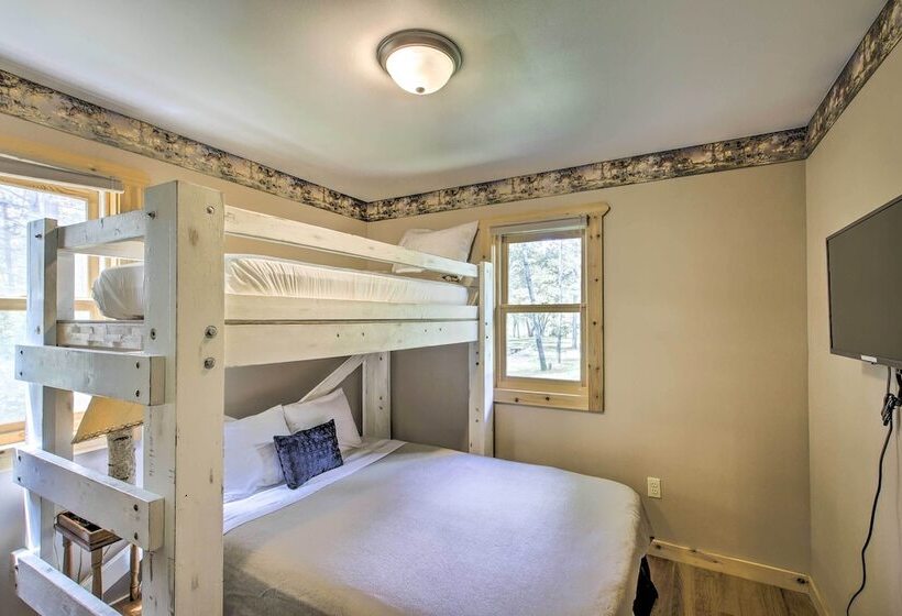 Cabin W/ Kayaks Situated On The Wisconsin River!