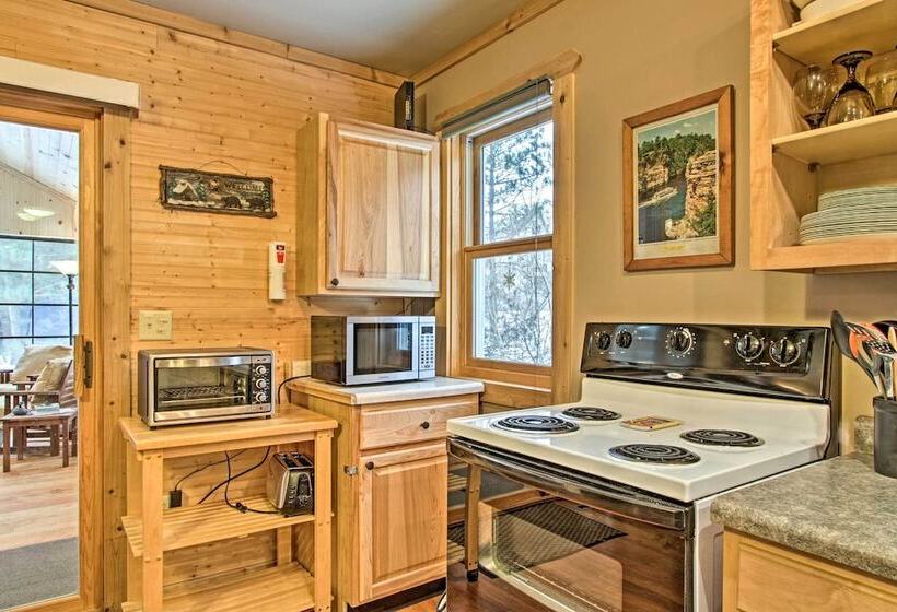 Cabin W/ Kayaks Situated On The Wisconsin River!