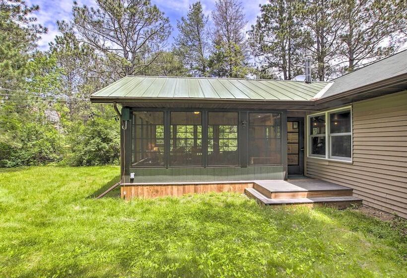 Cabin W/ Kayaks Situated On The Wisconsin River!