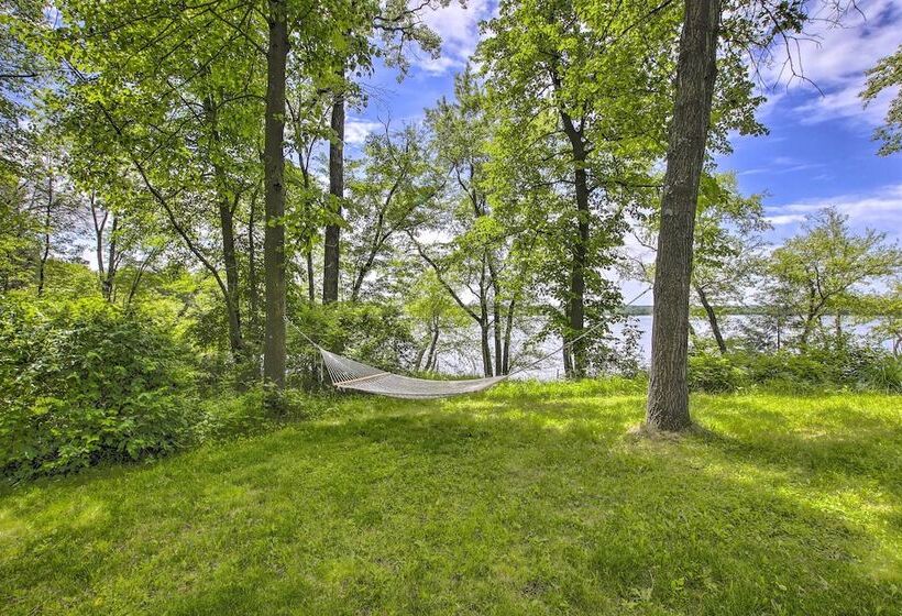 Cabin W/ Kayaks Situated On The Wisconsin River!