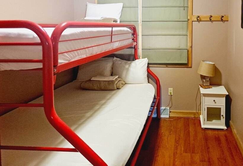 Cabin W/ Kayaks Situated On The Wisconsin River!