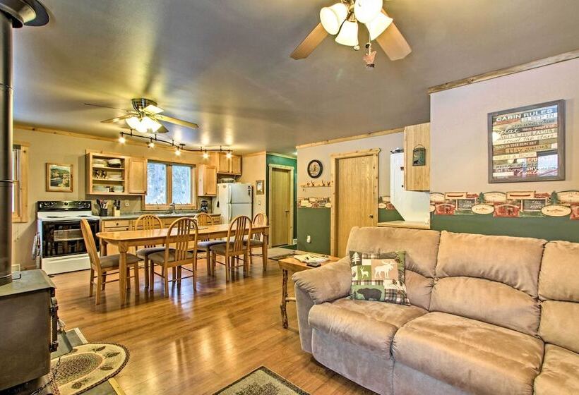 Cabin W/ Kayaks Situated On The Wisconsin River!