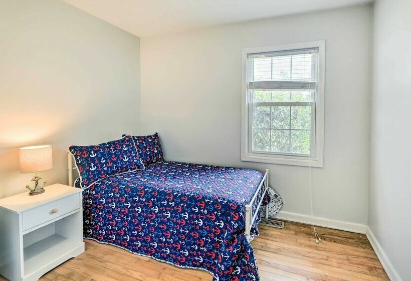 Cape Carteret Home, Near Emerald Isle Beach!