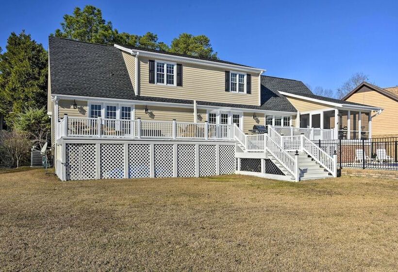 Carolina Lakes Family Home W/ Pool, Kayaks & Dock!