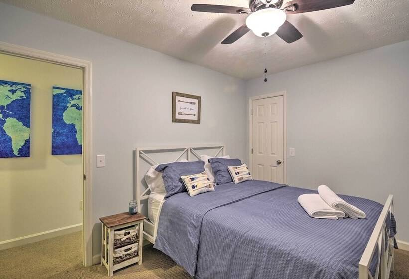 Carolina Lakes Family Home W/ Pool, Kayaks & Dock!