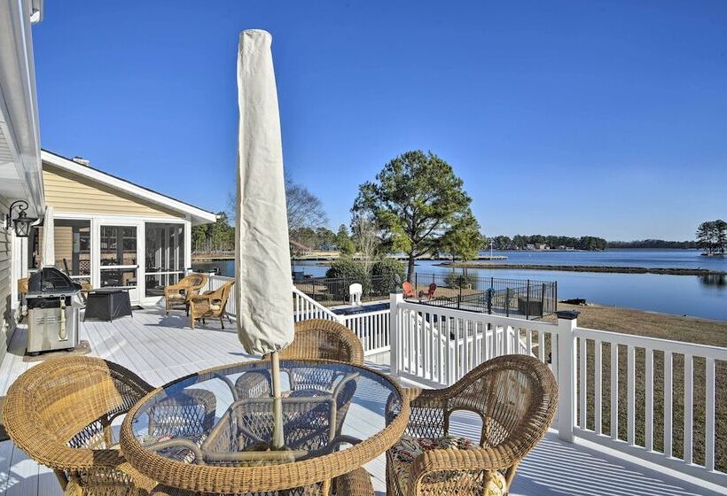 Carolina Lakes Family Home W/ Pool, Kayaks & Dock!