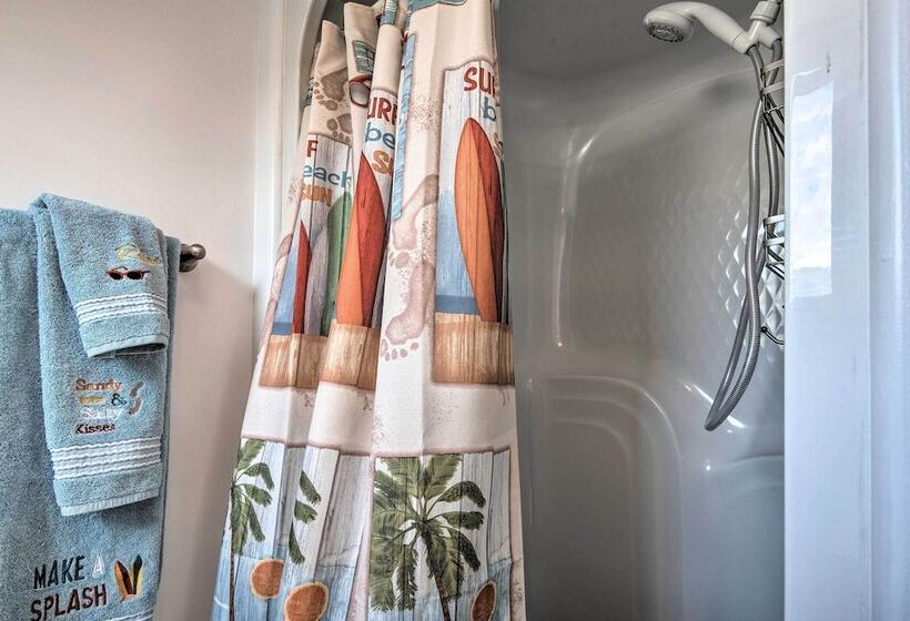 Catalina Island Home: Walk To Main Street Beach!