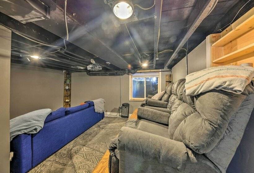 Central Milwaukee Home W/ Hot Tub!