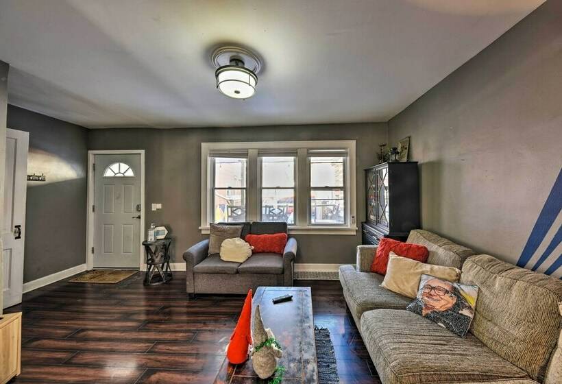 Central Milwaukee Home W/ Hot Tub!