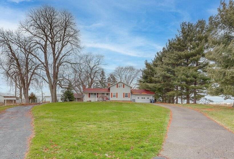 Central & Private Milan Home ~ 10 Mi To Sandusky!