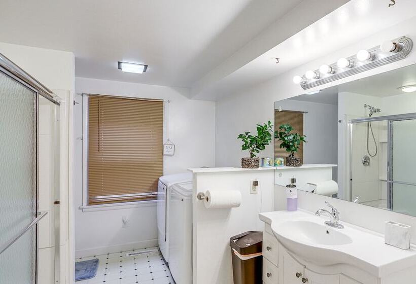 Central & Private Milan Home ~ 10 Mi To Sandusky!