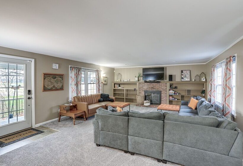 Central & Private Milan Home ~ 10 Mi To Sandusky!