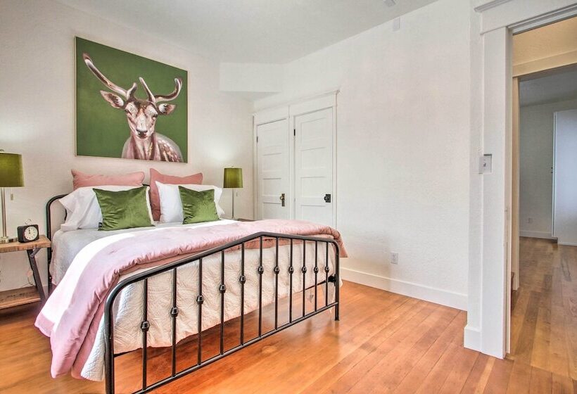 Charming Choteau Cottage: Ski & Fish Nearby!