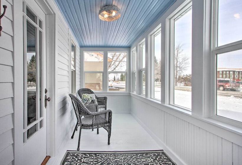 Charming Choteau Cottage: Ski & Fish Nearby!