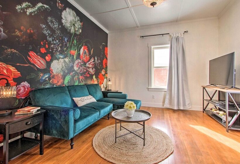 Charming Choteau Cottage: Ski & Fish Nearby!