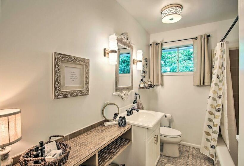 Charming Country Cottage: 5 Mi To Downtown Tulsa!