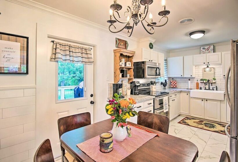 Charming Country Cottage: 5 Mi To Downtown Tulsa!