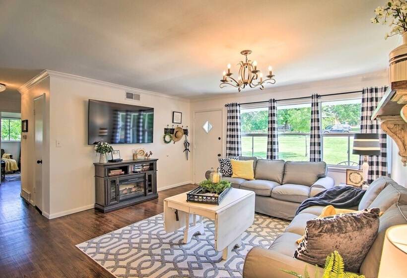 Charming Country Cottage: 5 Mi To Downtown Tulsa!