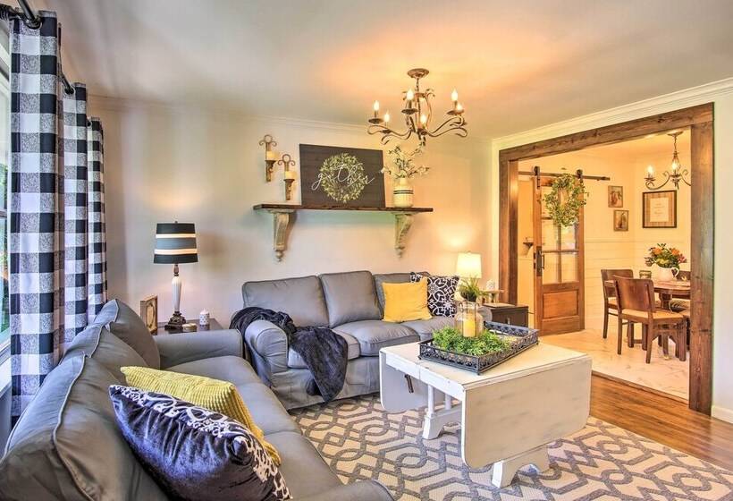Charming Country Cottage: 5 Mi To Downtown Tulsa!