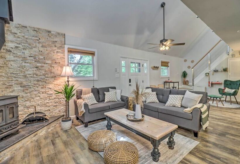 Charming Emerald Lakes Cottage W/ Hot Tub!