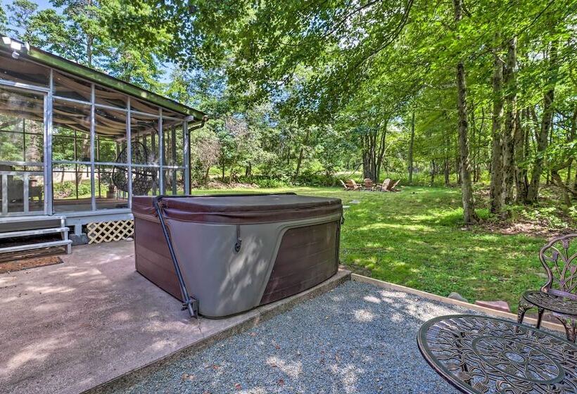 Charming Emerald Lakes Cottage W/ Hot Tub!