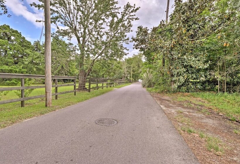 Charming Family Cottage Near Pass Christian Beach!