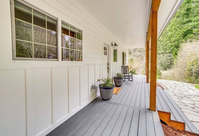 Charming Florence Home W/ Fire Pit & River Views!