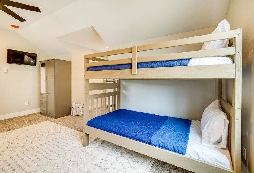 Charming Florence Home W/ Fire Pit & River Views!