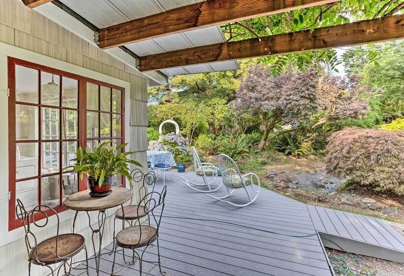 Charming Historic Retreat Near Poverty Bay!