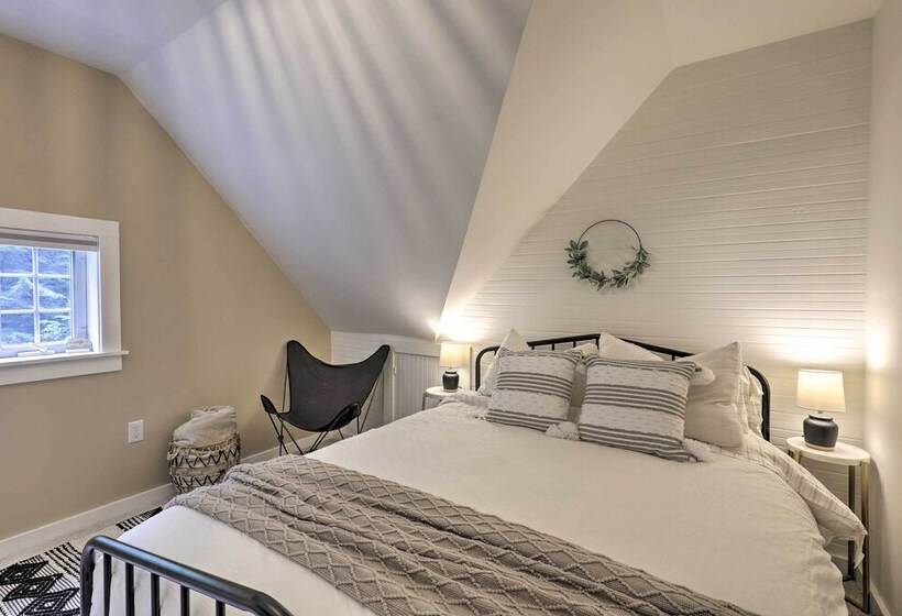 Charming Jaffrey Cottage W/ Deck & Grill!