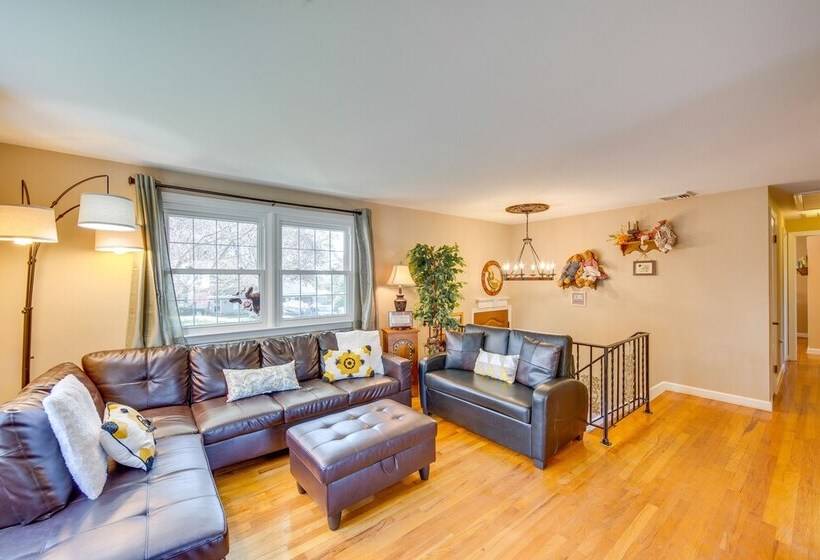 Charming Leola Home: 10 Mi To Downtown Lancaster!