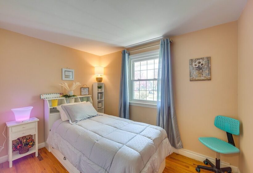 Charming Leola Home: 10 Mi To Downtown Lancaster!