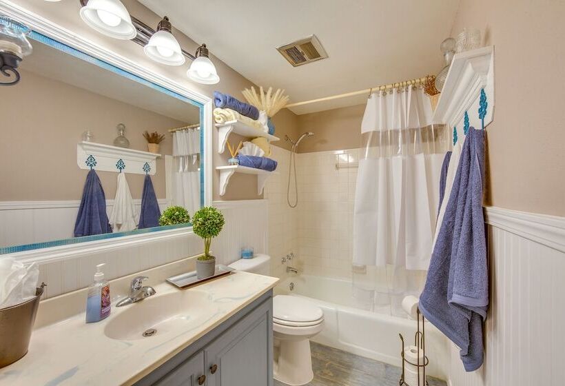 Charming Leola Home: 10 Mi To Downtown Lancaster!