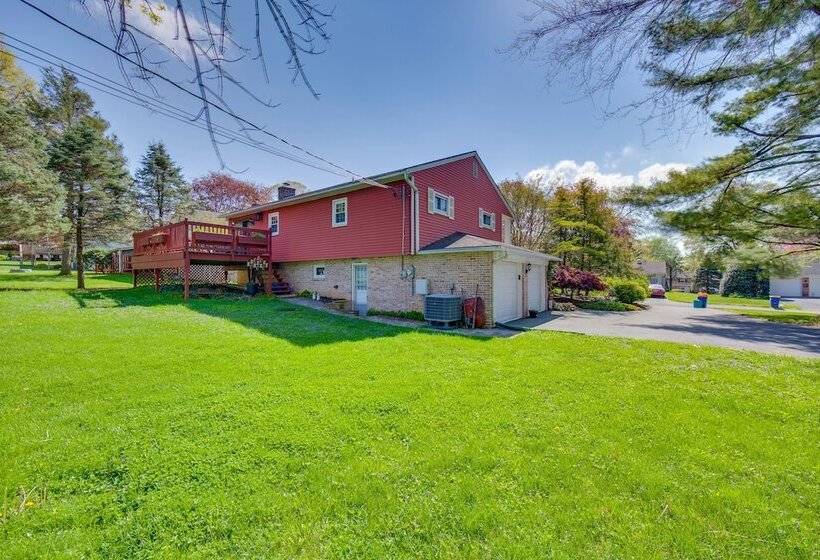 Charming Leola Home: 10 Mi To Downtown Lancaster!