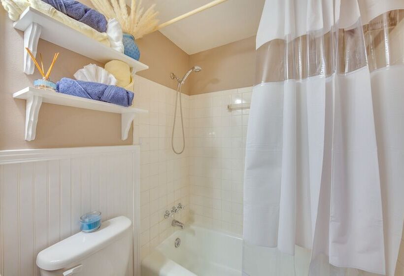 Charming Leola Home: 10 Mi To Downtown Lancaster!