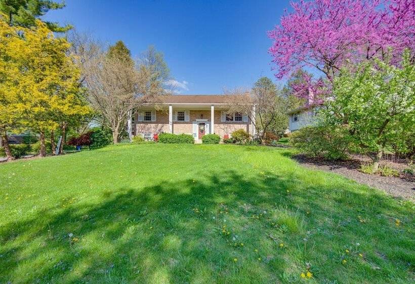 Charming Leola Home: 10 Mi To Downtown Lancaster!