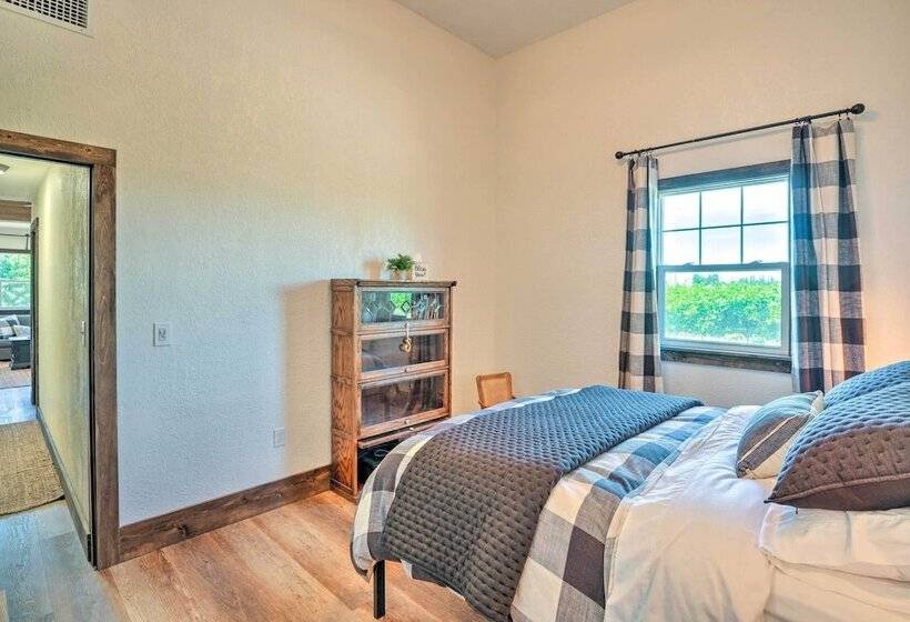 Charming Lodi Retreat: Walk To Local Wineries