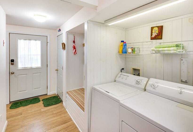 Charming Old Saybrook Home: Half Mi To Sand & Sea!