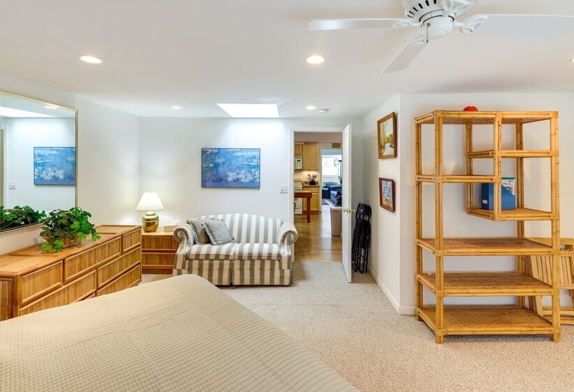 Charming Old Saybrook Home: Half Mi To Sand & Sea!