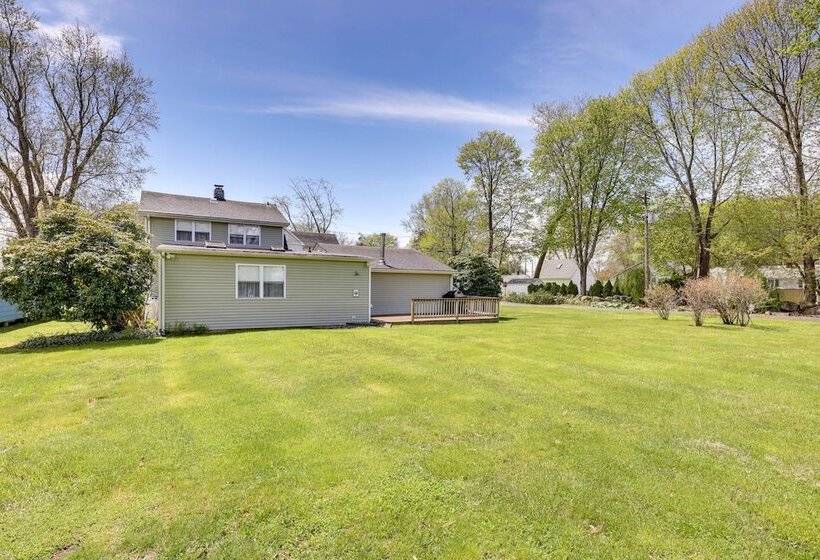 Charming Old Saybrook Home: Half Mi To Sand & Sea!