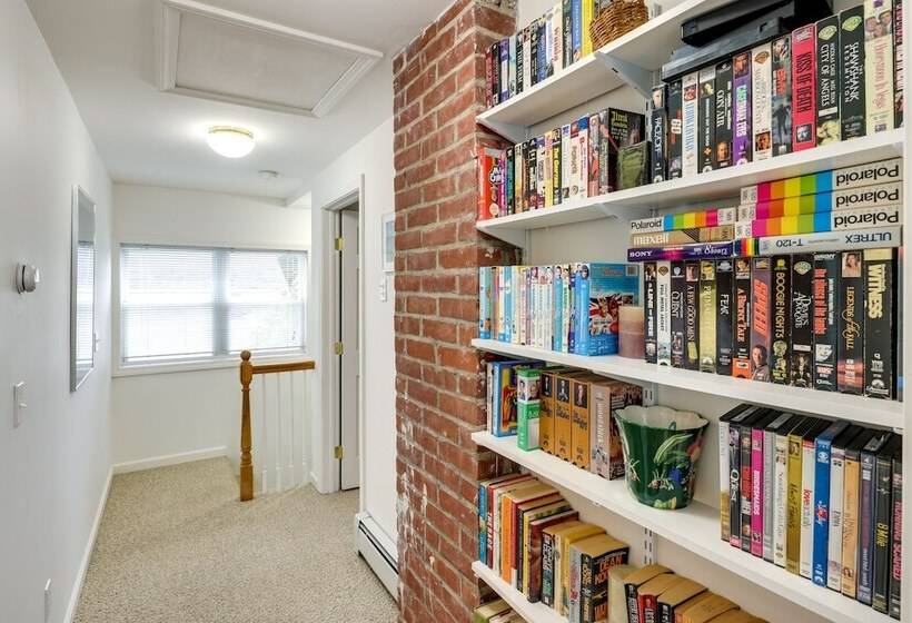 Charming Old Saybrook Home: Half Mi To Sand & Sea!