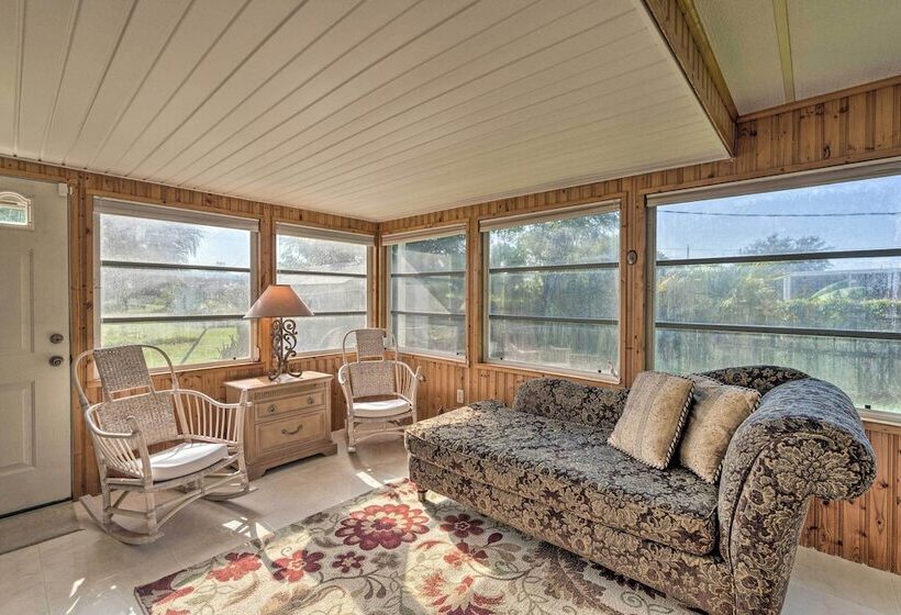 Charming Port Charlotte Home W/ Lanai & Pool!