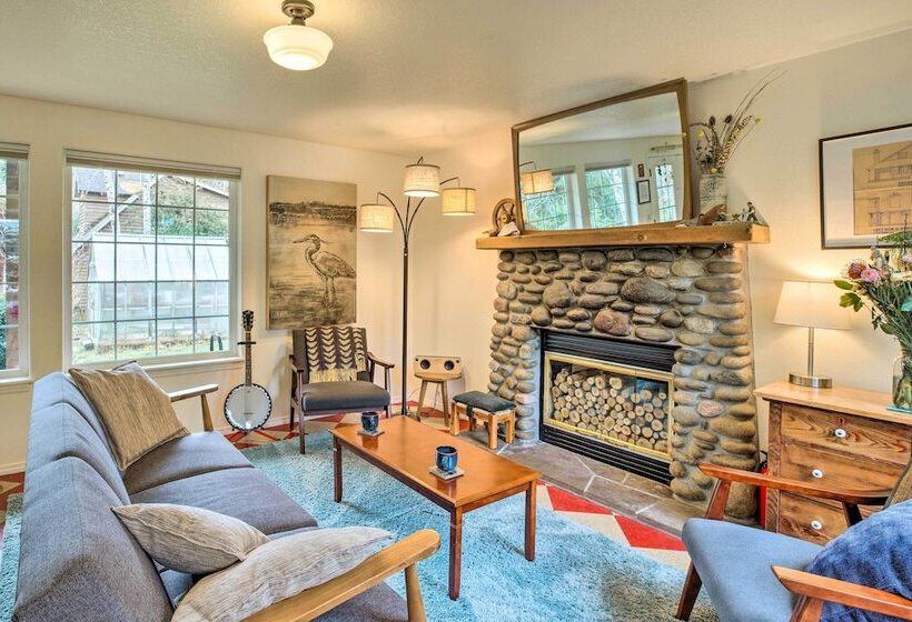 Charming Rockaway Beach House, Walk To Ocean!